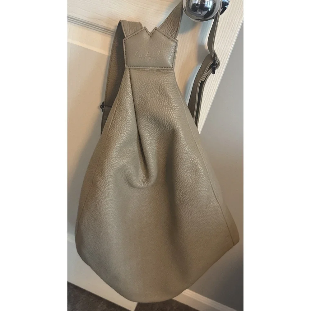 Discord Yohji Yamamoto | Leather Logo Backpack Beige KLDR-0